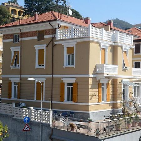 Hotel Ines Вараце Екстериор снимка