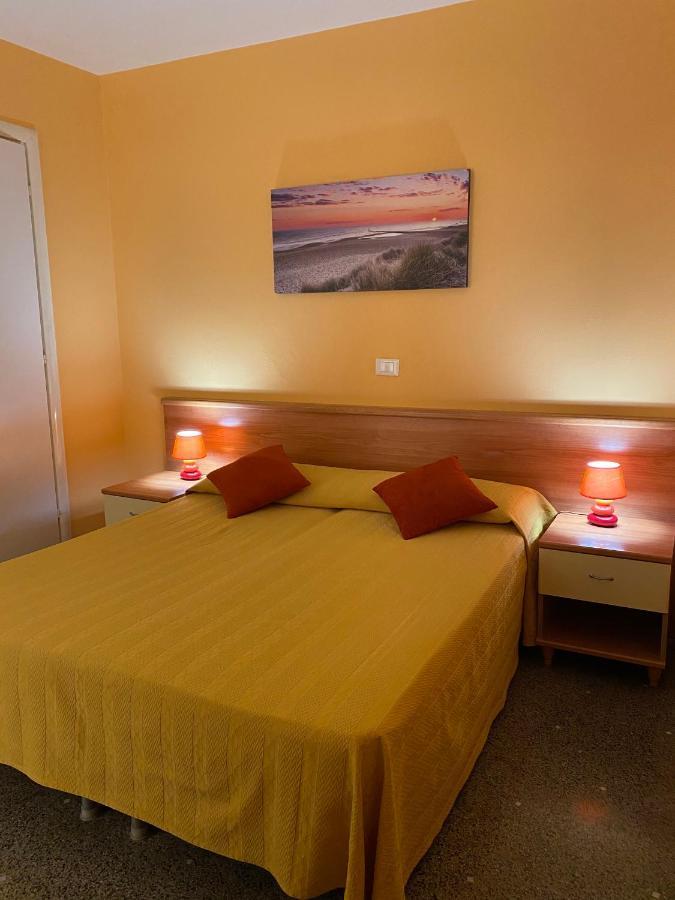 Hotel Ines Вараце Екстериор снимка