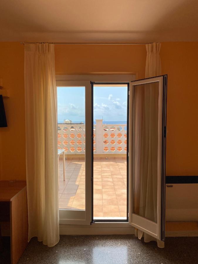 Hotel Ines Вараце Екстериор снимка