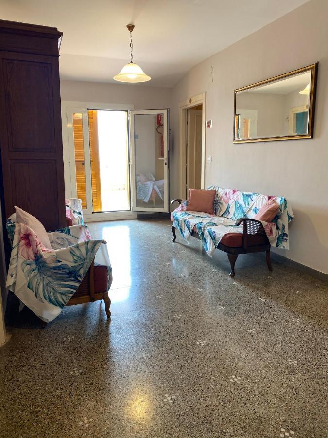 Hotel Ines Вараце Екстериор снимка