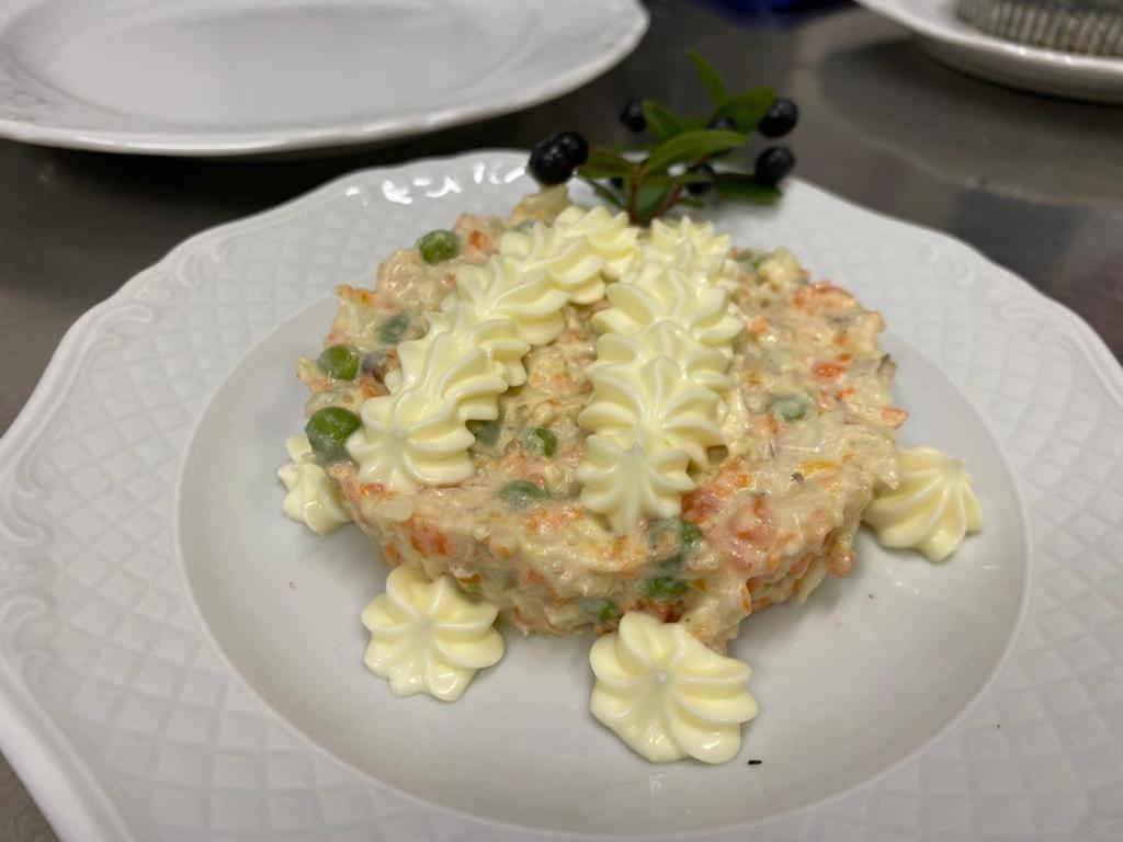 Hotel Ines Вараце Екстериор снимка